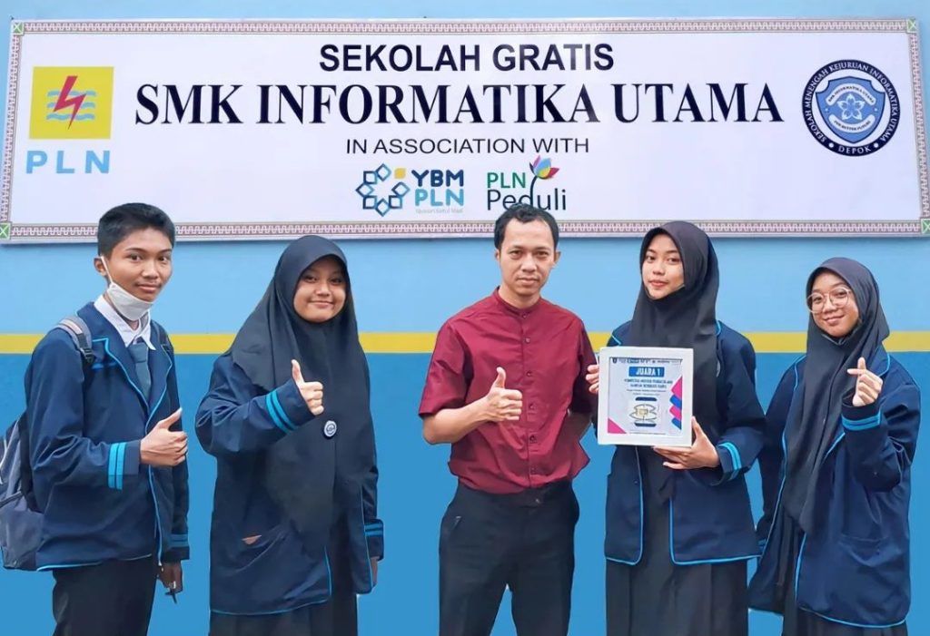 Juara 1 pada Kompetisi Inovasi Pengelolaan Sampah Berbasis Sains Bagi Kaum Muda Kota Depok